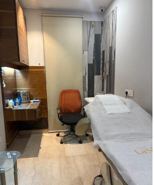 Dermatologist clinic in Delhi- Dr. Suruchi Puri